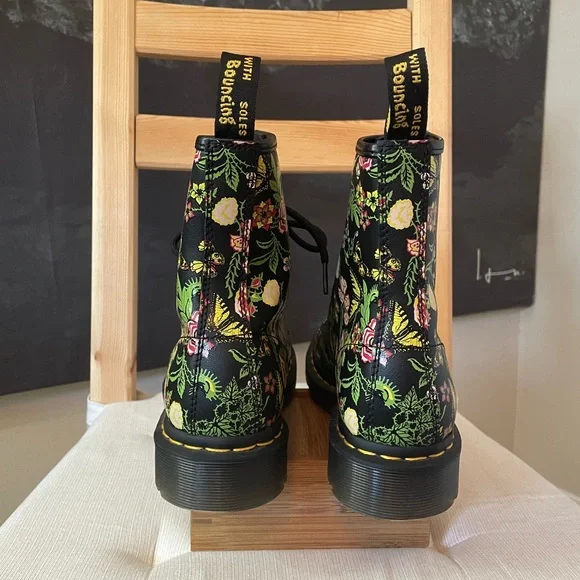 Dr Martens 1460 Floral Bloom Backhand Leather Lace Up Boots US L7 - Picture 10 of 17